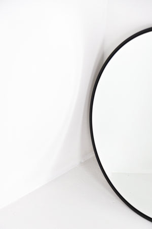 Round mirror black frame